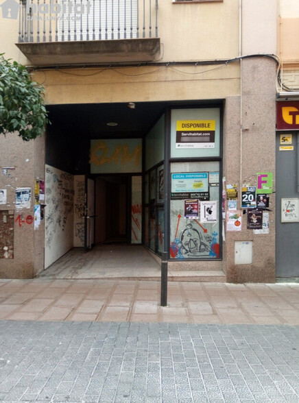 Immeuble residentiel dans Sant Andreu de la Barca, Barcelona à vendre - Photo principale – Image 1 sur 2
