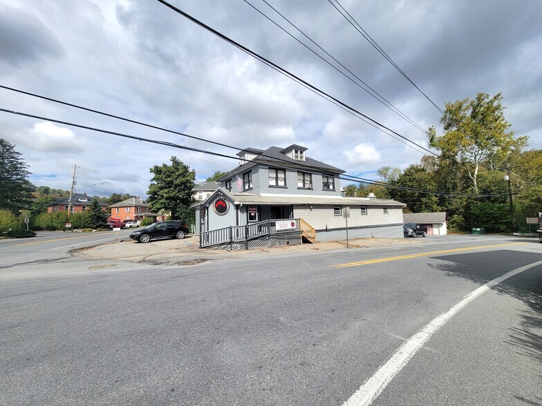 6618 S Delaware Ave, Martins Creek, PA à vendre - Photo principale – Image 1 sur 14