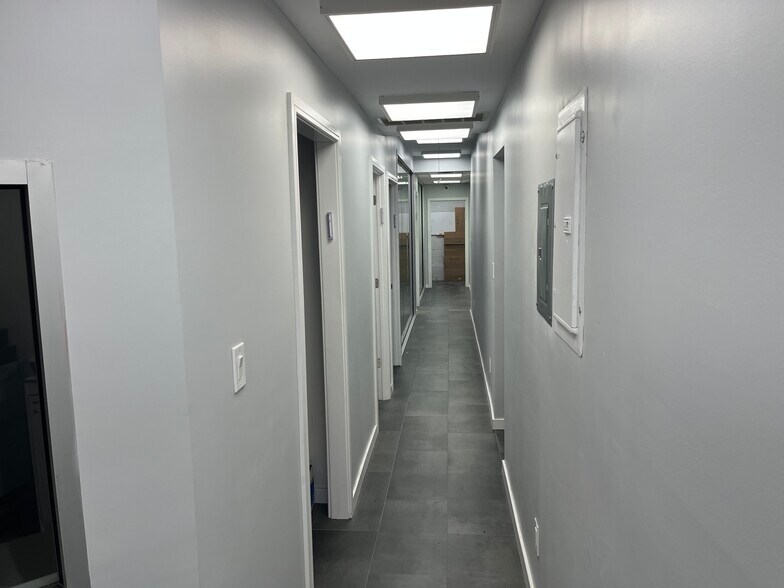 87-89 Garden St, Westbury, NY à louer - Photo de l’immeuble – Image 3 sur 11