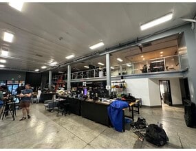 11318-11320 Santa Monica Blvd, Los Angeles, CA à louer Photo intérieure– Image 2 sur 24