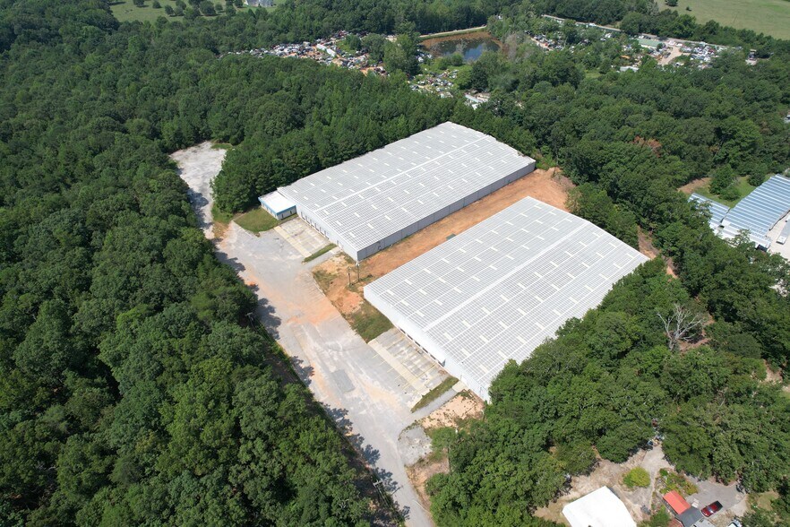 Two building industrial park for sale portefeuille de 2 biens à vendre sur LoopNet.fr - Aérien – Image 3 sur 9
