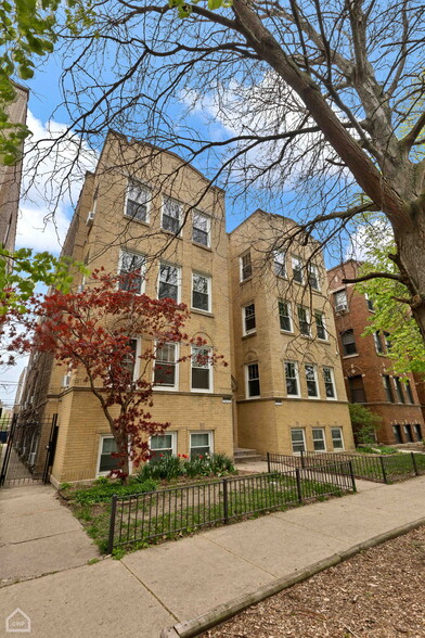 7546 N Oakley Ave, Chicago, IL à vendre - Photo de l’immeuble – Image 3 sur 42