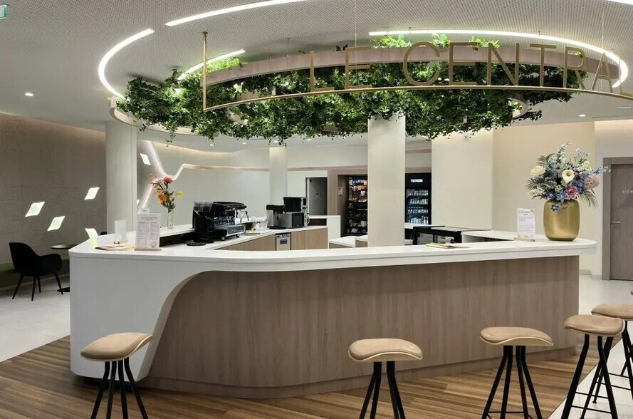 61-63 Rue Des Belles Feuilles, Paris à louer - Photo de l’immeuble – Image 2 sur 10