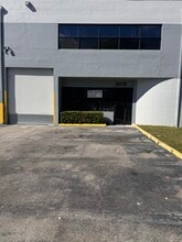 2310 NW 102nd Pl, Doral, FL à louer Photo de l’immeuble– Image 2 sur 23