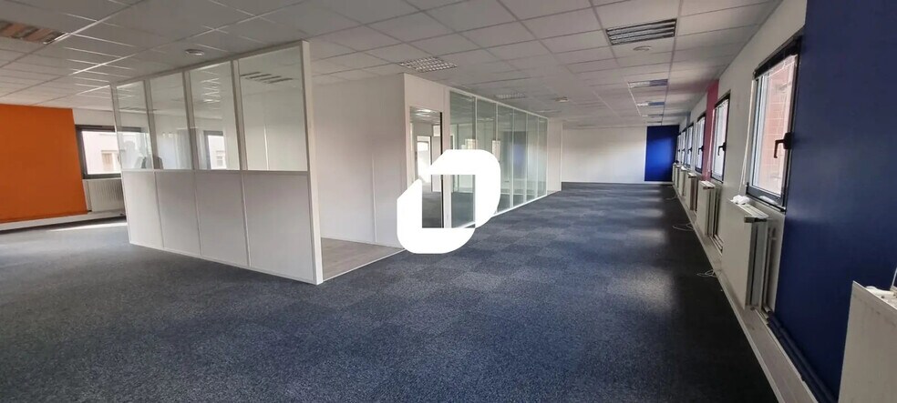 Bureau dans Torcy à louer - Photo de l’immeuble – Image 2 sur 11