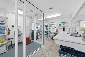 Plus de détails pour 141 E Commercial Blvd, Oakland Park, FL - Bureau à vendre