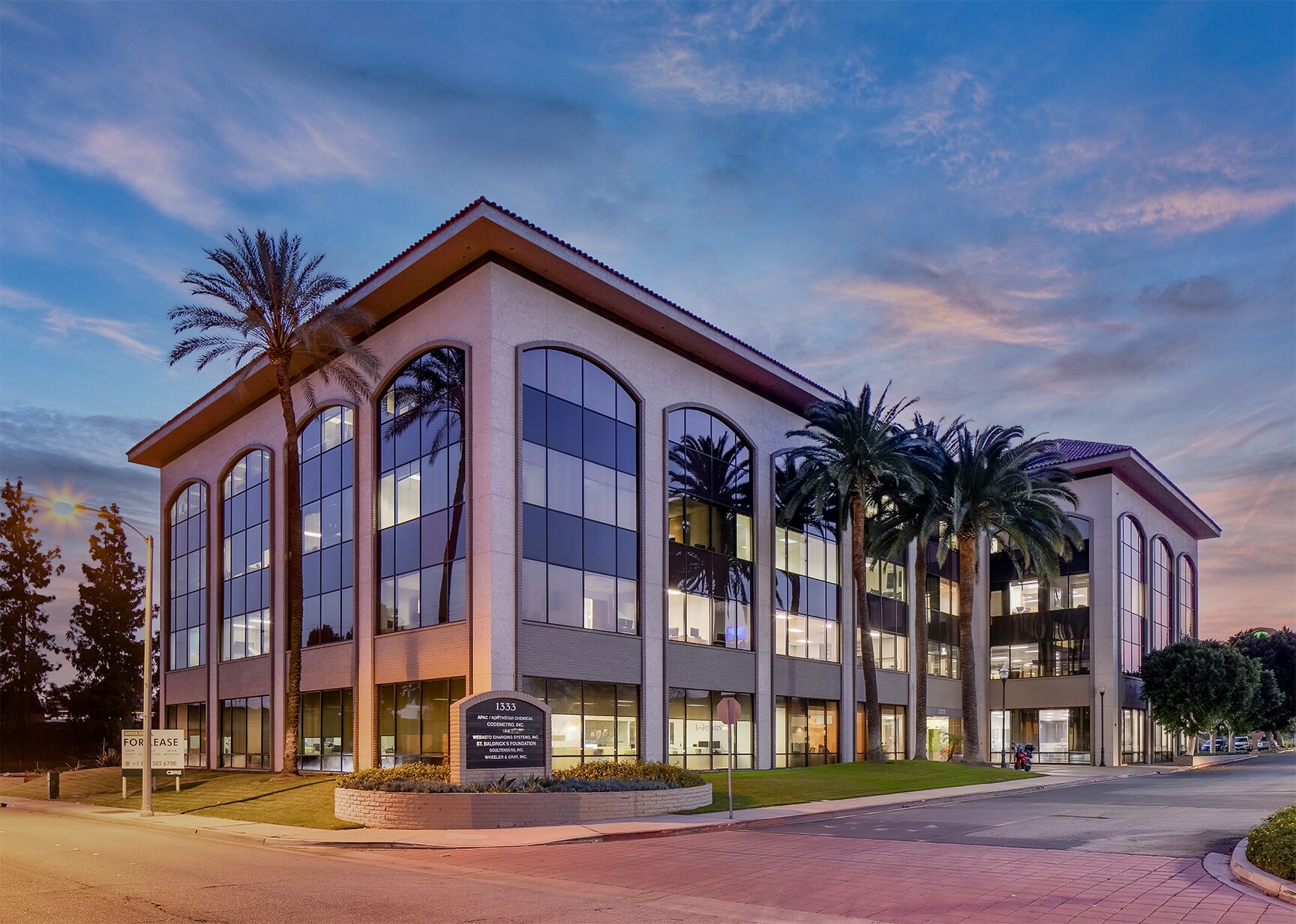 1333 S Mayflower Ave, Monrovia, CA à vendre Photo de l’immeuble– Image 1 sur 13