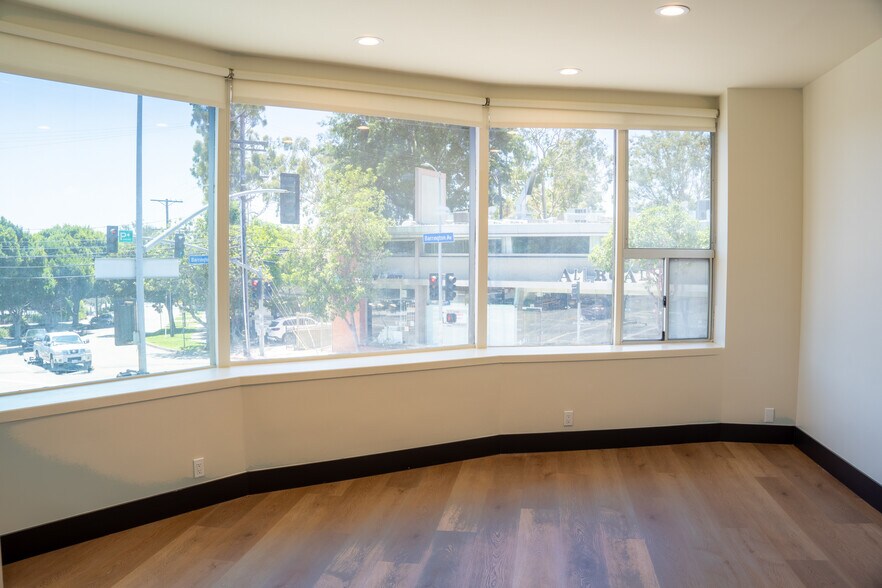 146-150 S Barrington Ave, Los Angeles, CA à louer - Photo intérieure – Image 3 sur 10