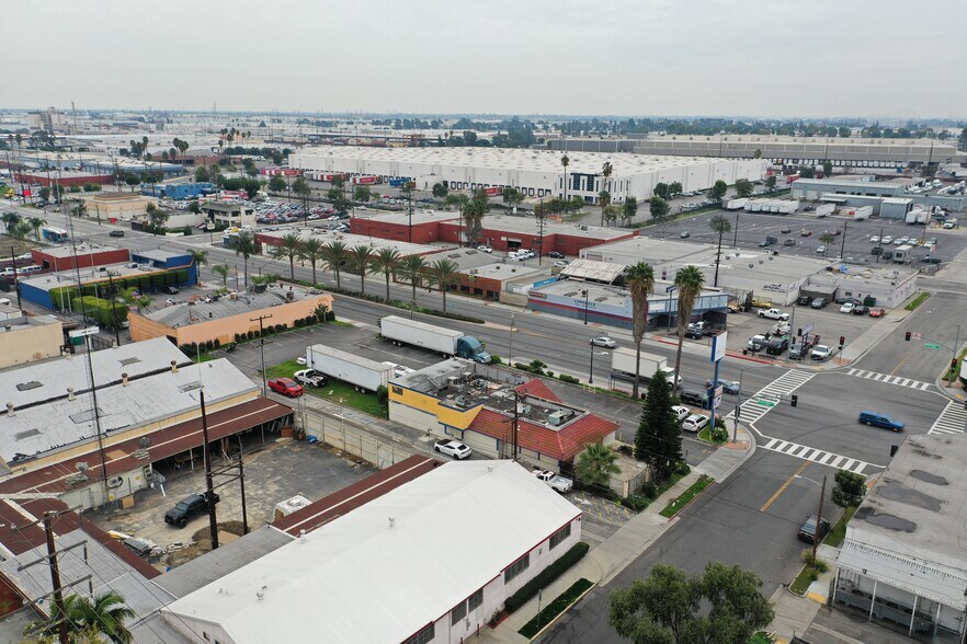 5401 E Washington Blvd, Commerce, CA à louer - Photo de l’immeuble – Image 3 sur 8