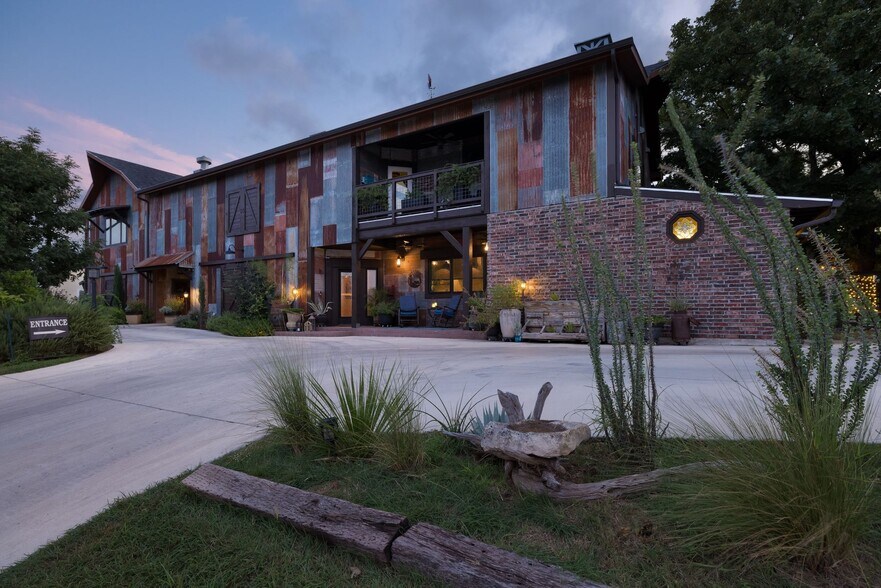 504 Tivy St, Kerrville, TX à vendre - Photo de l’immeuble – Image 2 sur 66
