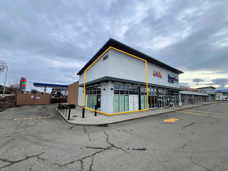 2231 Louie Dr, Westbank, BC à louer - Photo principale – Image 1 sur 8