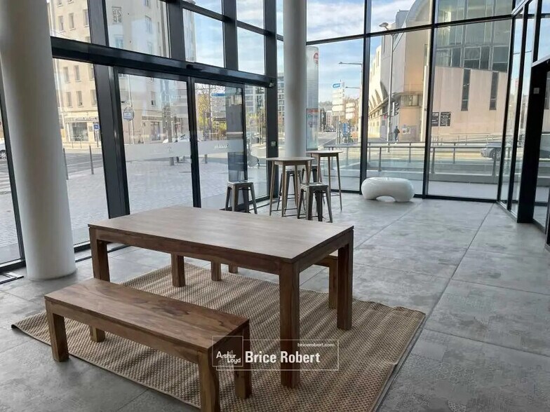 Bureau dans Lyon à louer - Photo de l’immeuble – Image 2 sur 9