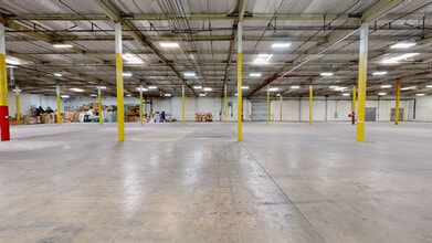 8731 & 8741 Pioneer Blvd, Santa Fe Springs, CA à louer Numérisation 3D Matterport– Image 1 sur 22