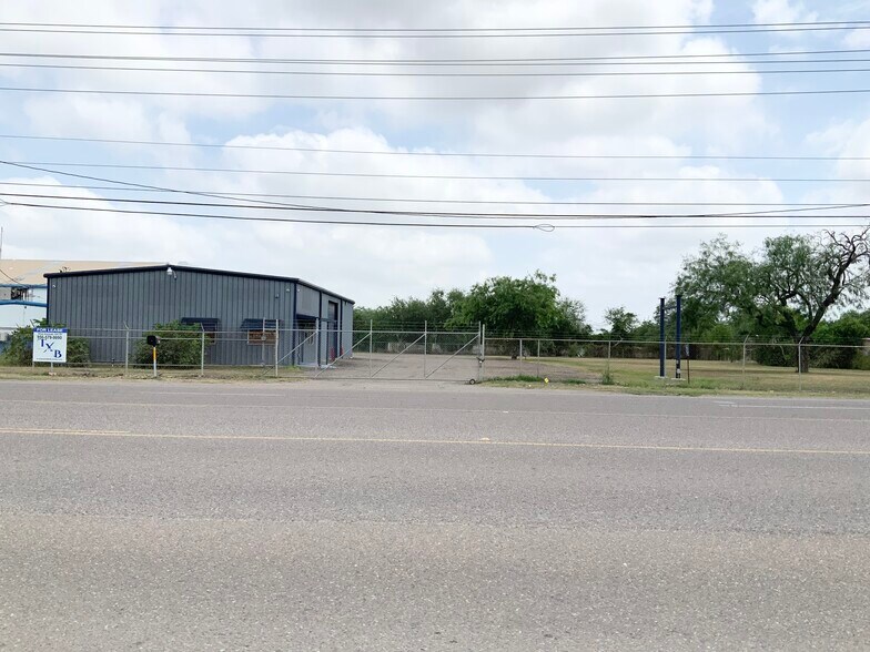 7700 Padre Island Hwy, Brownsville, TX à louer - Photo de l’immeuble – Image 1 sur 10