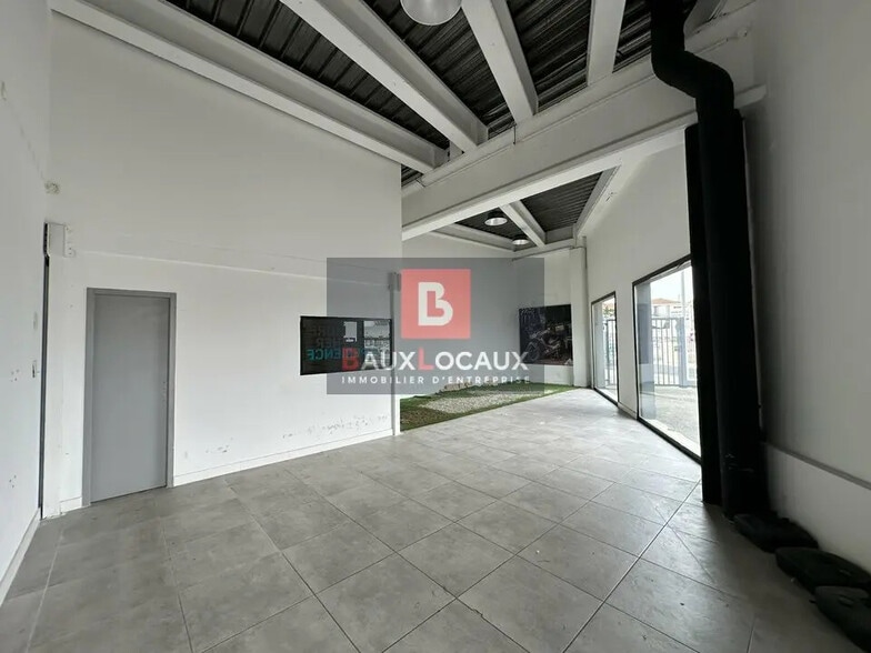 Local commercial dans Le Pontet à louer - Photo de l’immeuble – Image 2 sur 11