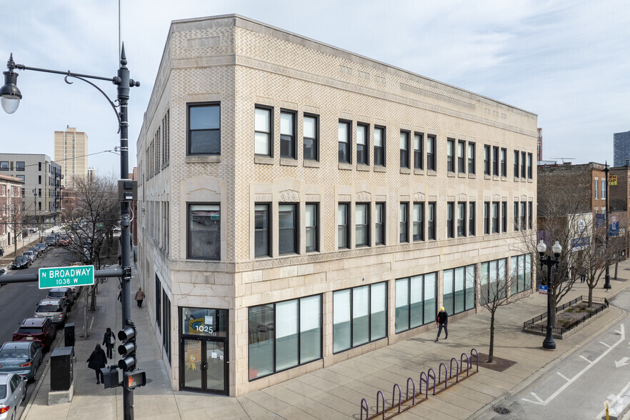 1025 W Sunnyside Ave, Chicago, IL à louer - Photo de l’immeuble – Image 1 sur 5