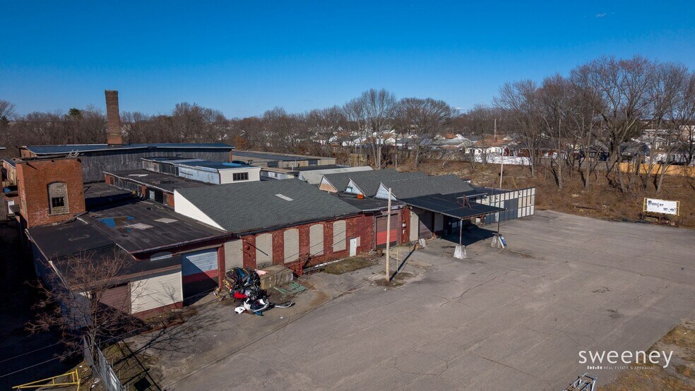 10 Dunnell Ln, Pawtucket, RI à vendre - Photo de l’immeuble – Image 3 sur 13