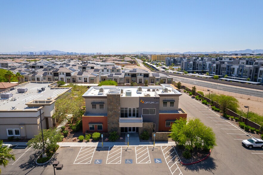 6190 S Fort Apache Rd, Las Vegas, NV à louer - Photo de l’immeuble – Image 2 sur 12
