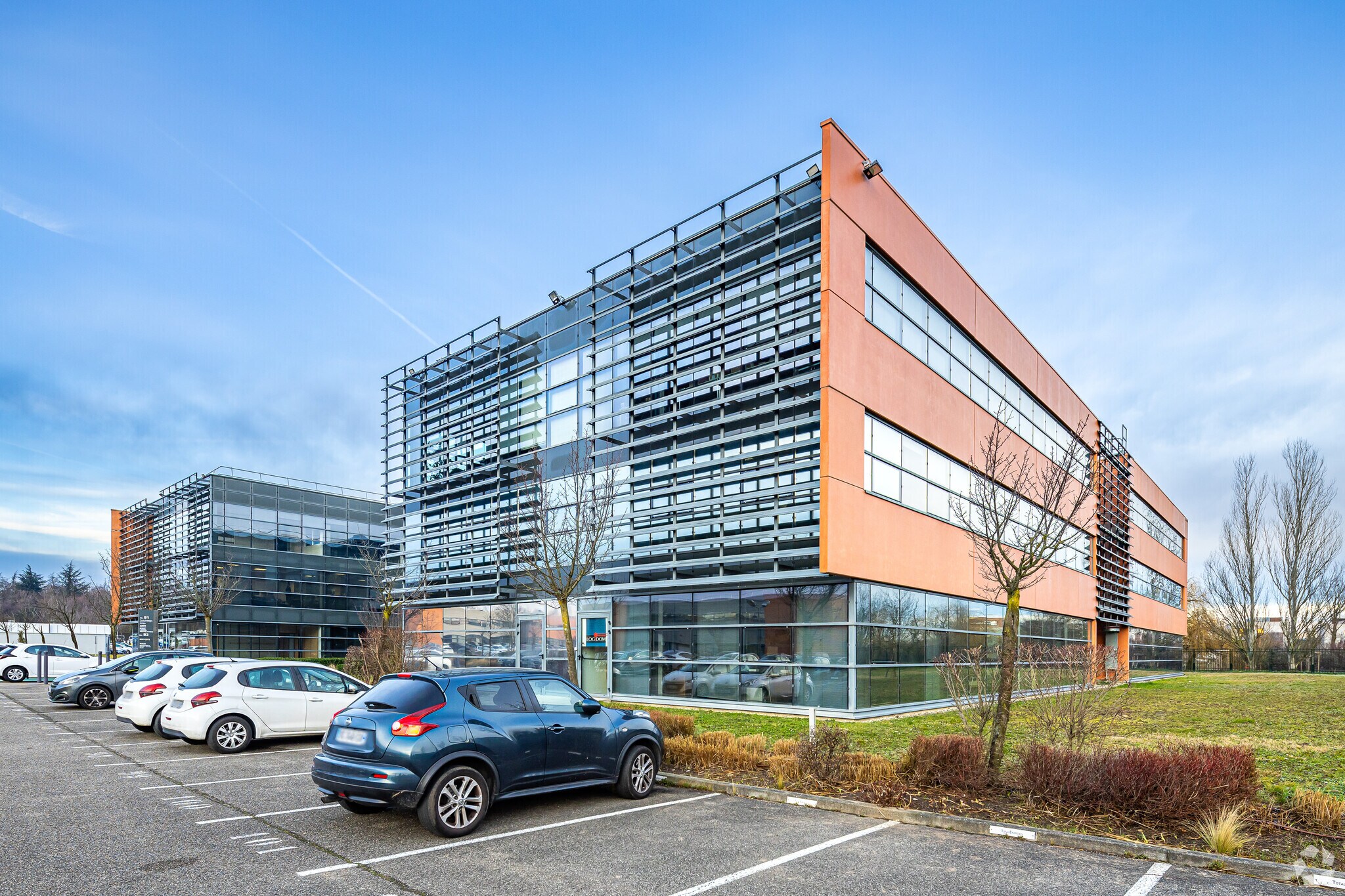 117 Allée Des Parcs, Saint-Priest à louer Photo principale– Image 1 sur 3