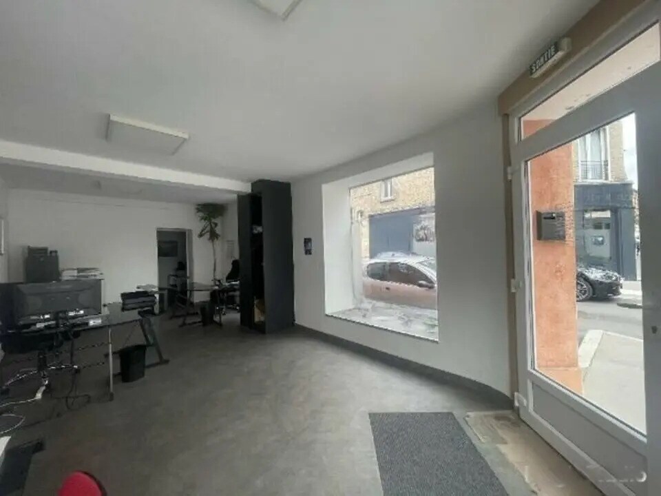 Local commercial dans Reims à louer Photo de l’immeuble– Image 1 sur 8