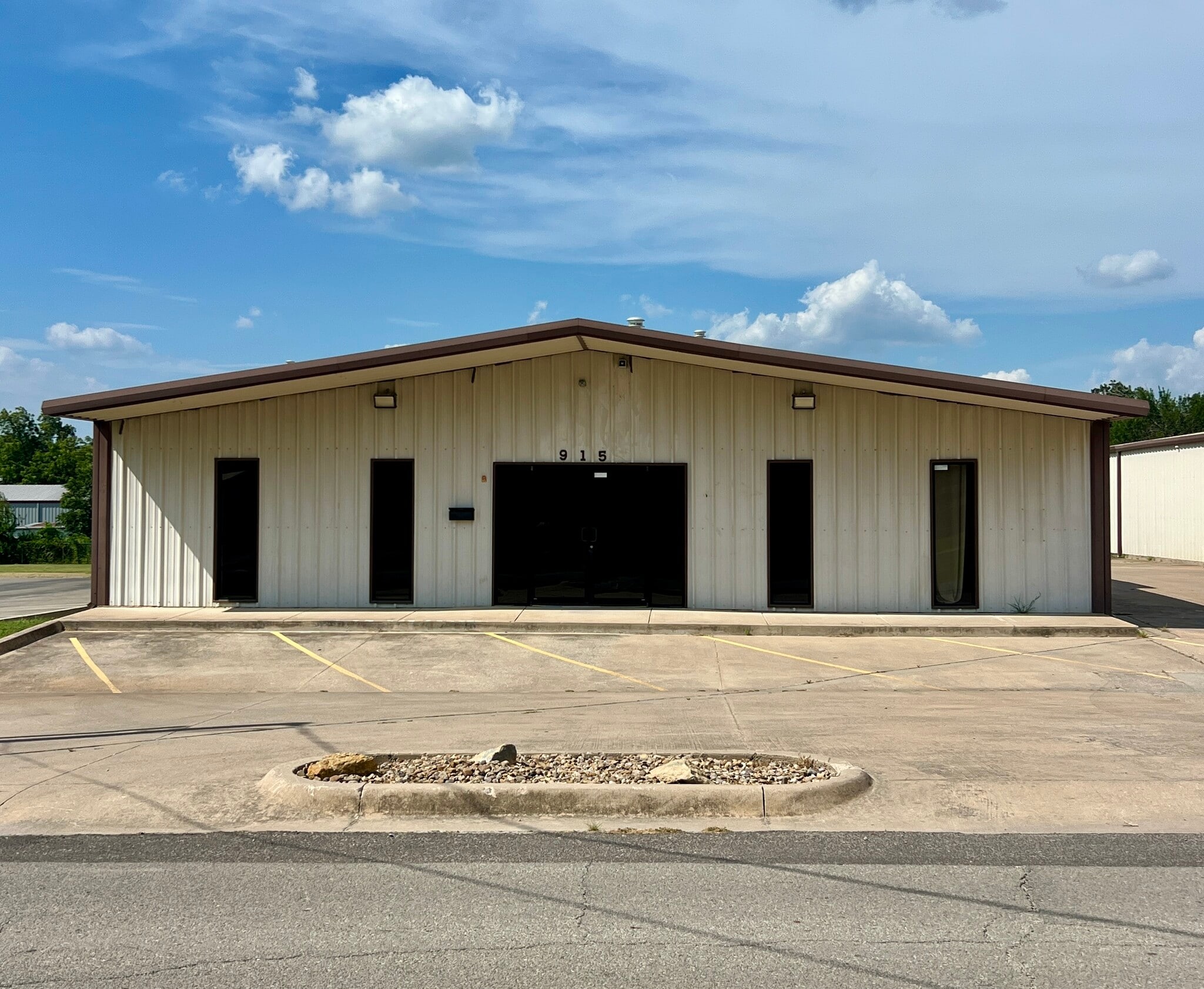 915 1st Ave NW, Ardmore, OK à louer Photo de l’immeuble– Image 1 sur 21