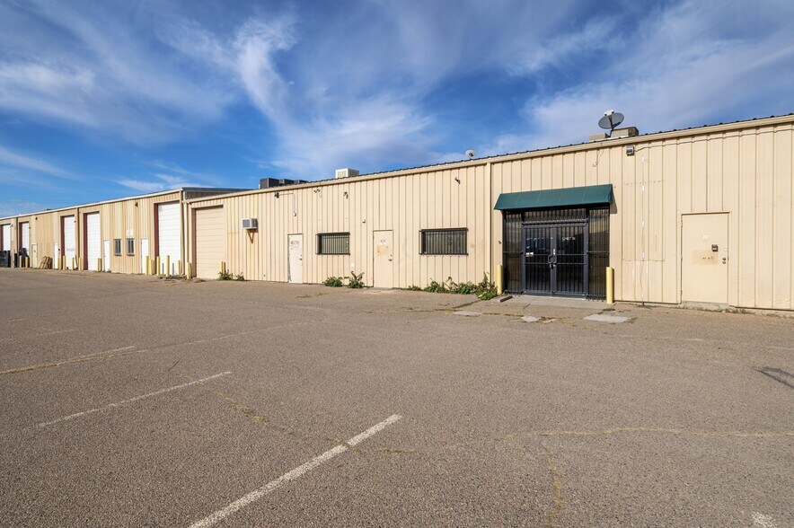 77 N Laser Dr, Pueblo West, CO à louer - Photo de l’immeuble – Image 3 sur 7