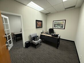 23351-23361 Madero, Mission Viejo, CA à louer Photo intérieure– Image 1 sur 3