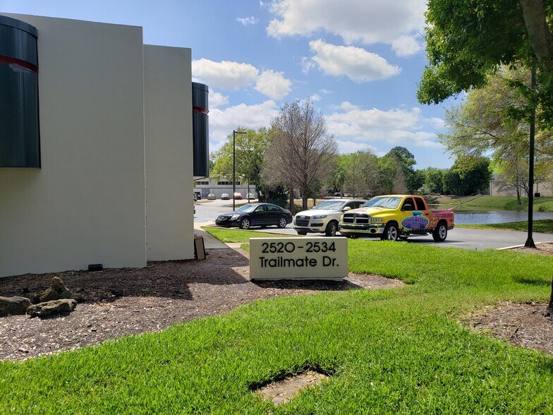 2534 Trailmate Dr, Sarasota, FL à louer - Photo de l’immeuble – Image 2 sur 2