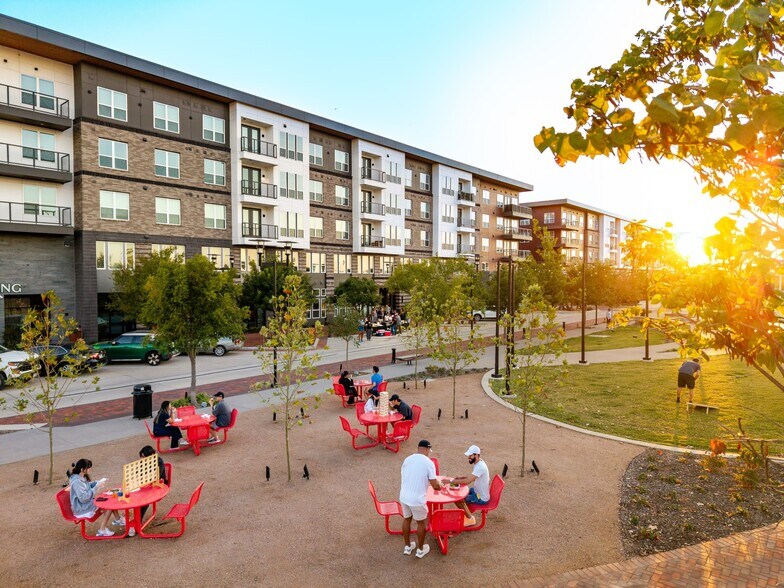 1455 Moonrise Ave, Carrollton, TX à louer - Photo de l’immeuble – Image 3 sur 11