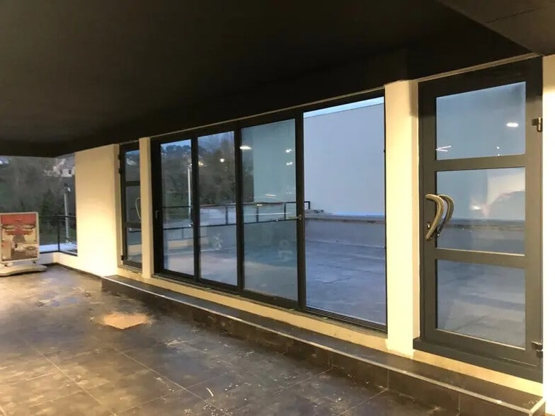 Local commercial dans La Colle-sur-Loup à louer - Photo de l’immeuble – Image 3 sur 3