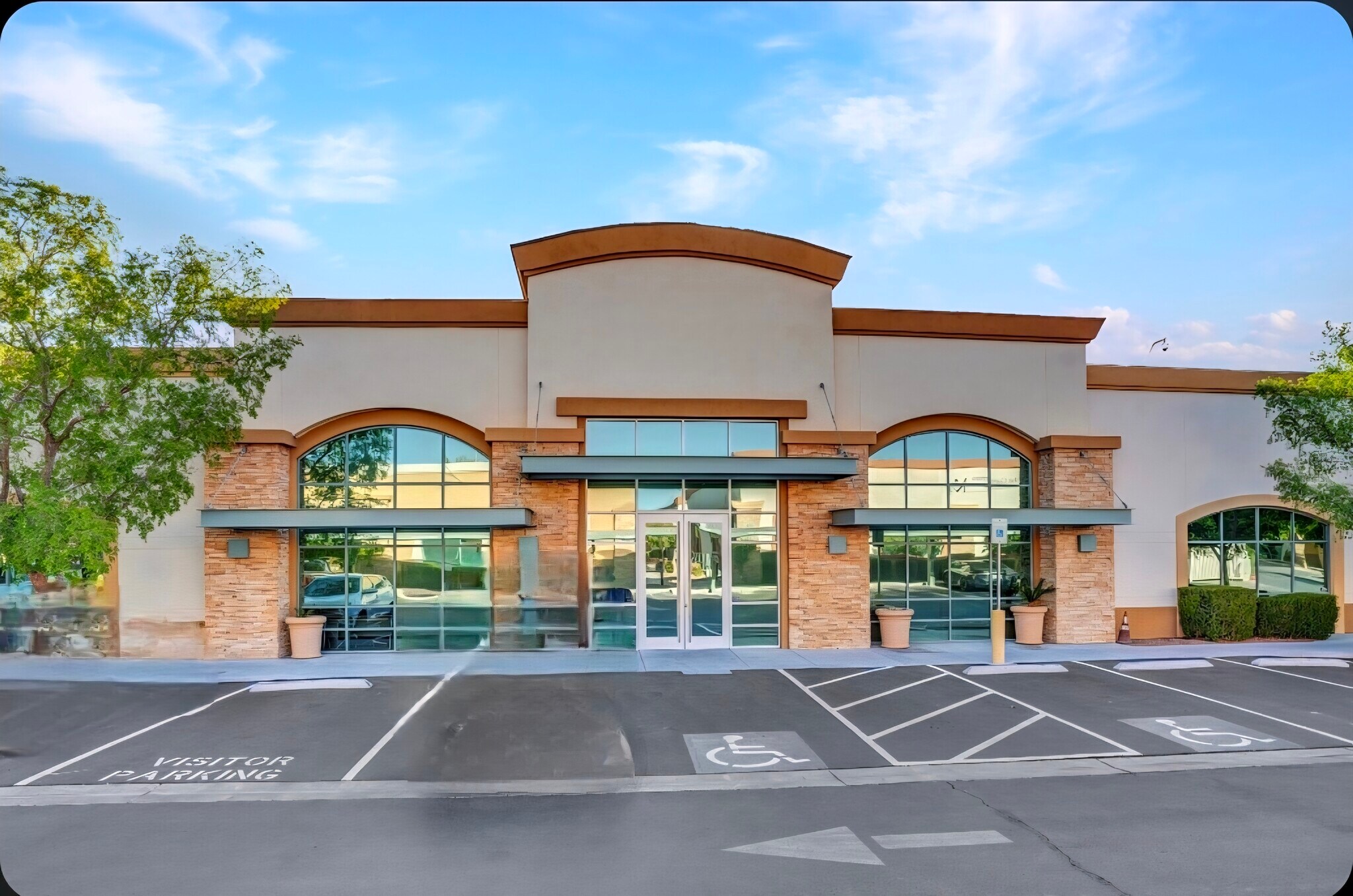 181 E Warm Springs Rd, Las Vegas, NV à louer Photo principale– Image 1 sur 8