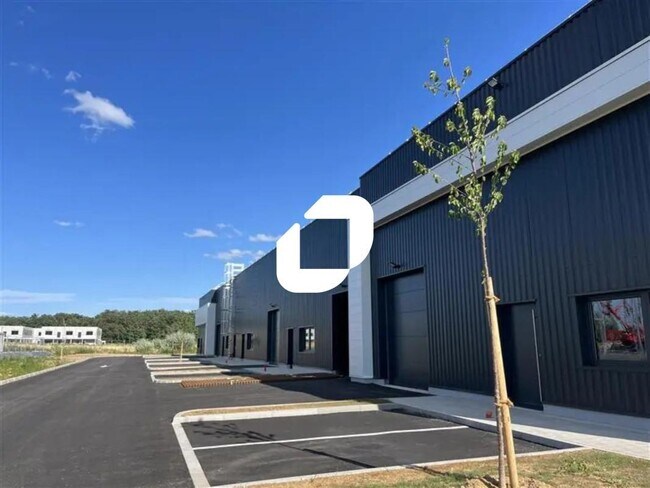 Plus de détails pour Local d’activités à vendre
