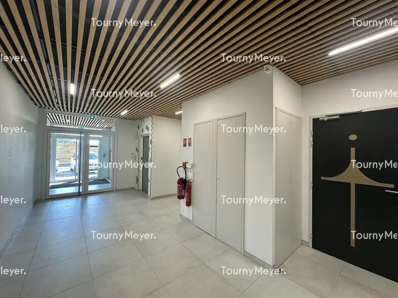 Bureau dans Treillières à louer - Hall d’entrée – Image 2 sur 5