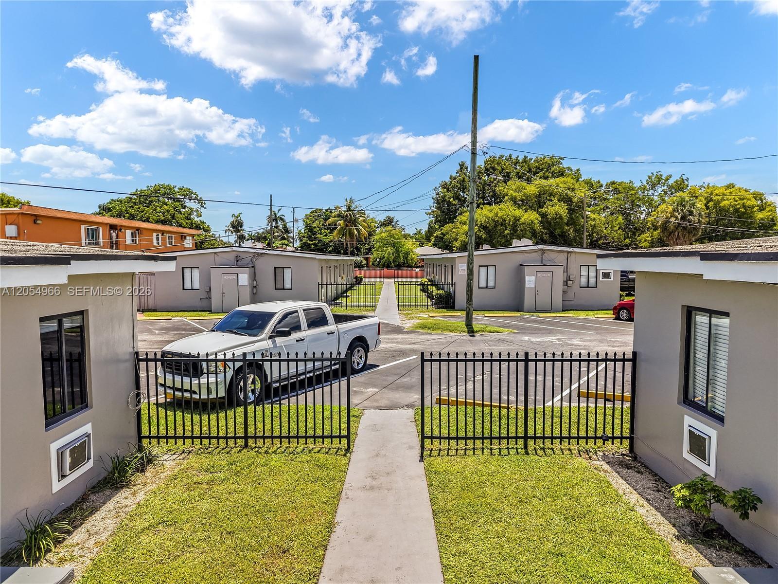 2080-2090 NW 31st St, Miami, FL à vendre Photo de l’immeuble– Image 1 sur 9