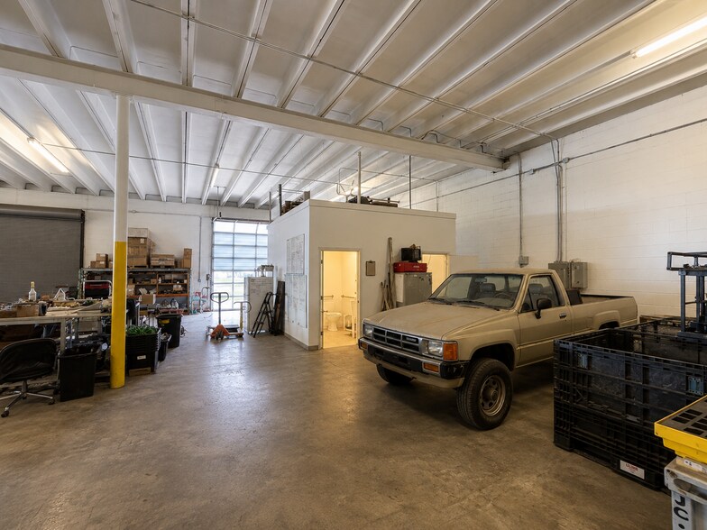 3814 Woodbury Dr, Austin, TX à louer - Photo de l’immeuble – Image 3 sur 12