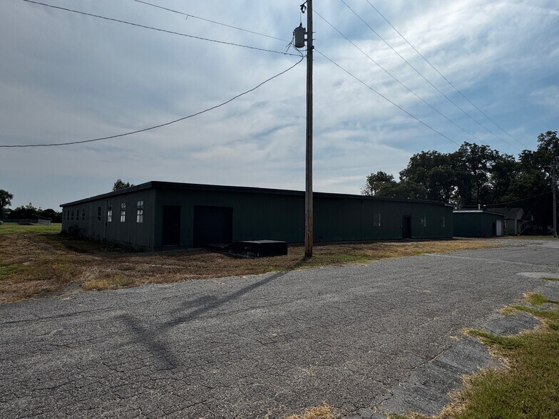 400-404 Dixie Ln, North Little Rock, AR à vendre - Photo de l’immeuble – Image 1 sur 17