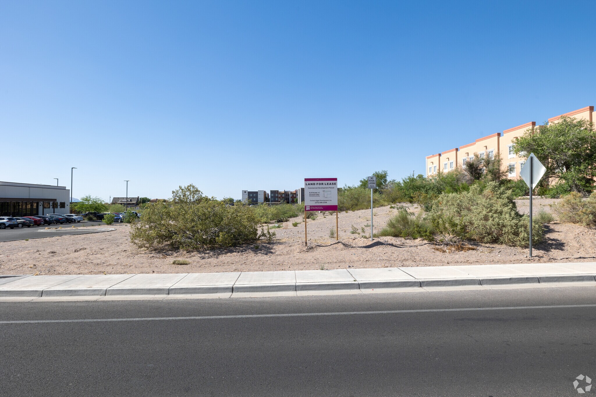 2141 S Triviz Dr, Las Cruces, NM à louer Photo principale– Image 1 sur 2