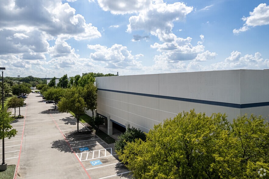 4155 Patriot Dr, Grapevine, TX à louer - Photo de l’immeuble – Image 3 sur 11