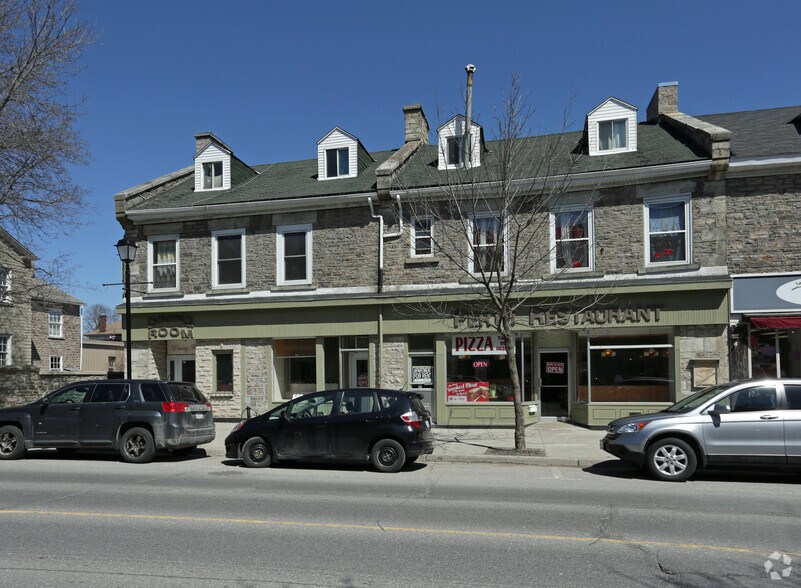 23 Gore St E, Perth, ON à vendre - Photo de l’immeuble – Image 2 sur 7