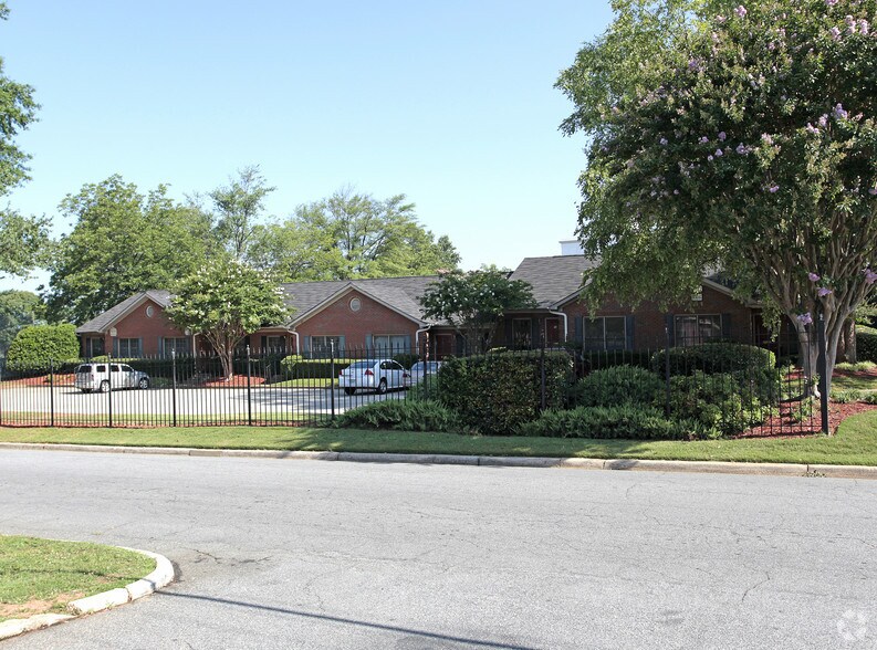 540 SE Powder Springs St, Marietta, GA à louer - Photo de l’immeuble – Image 2 sur 11