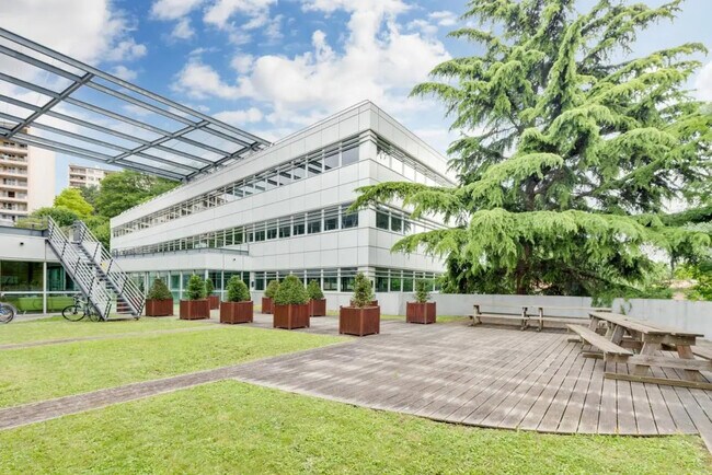 Plus de détails pour 4 Chemin Du Ruisseau, Écully - Bureau à louer