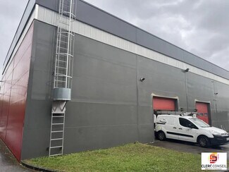 Plus de détails pour Local d'activités à louer