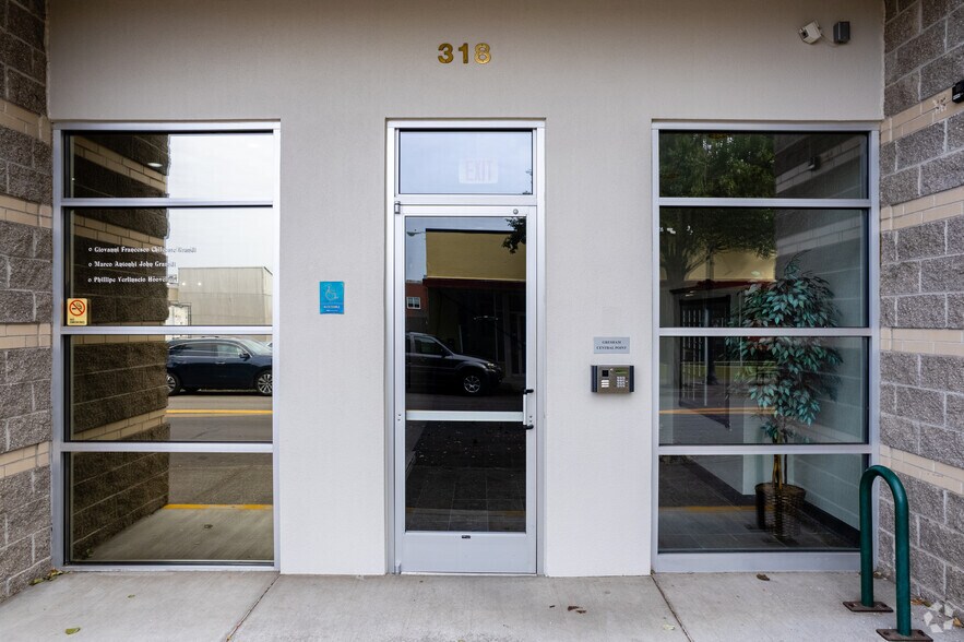 302-324 NE Roberts Ave, Gresham, OR à vendre - Photo de l’immeuble – Image 2 sur 4
