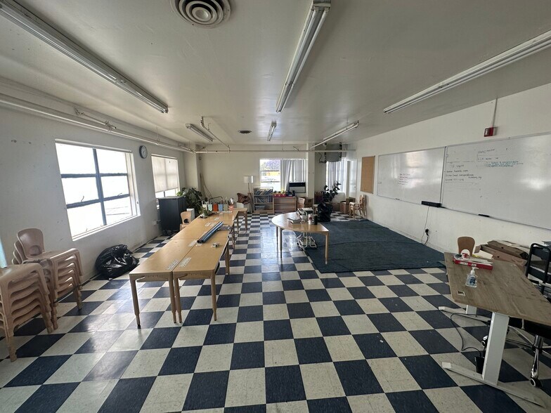 1731 W Martin Luther King Jr Blvd, Los Angeles, CA à louer - Photo de l’immeuble – Image 3 sur 10