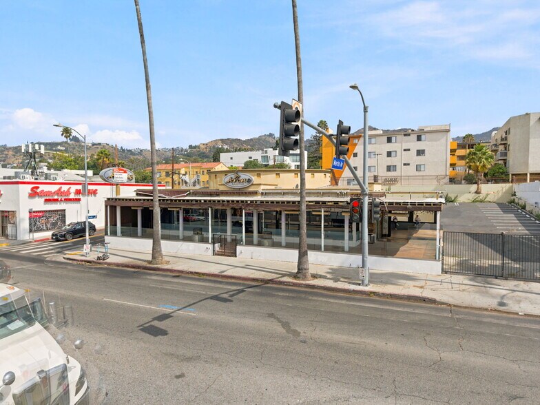 7373 W Sunset Blvd, Los Angeles, CA à louer - Photo de l’immeuble – Image 2 sur 20
