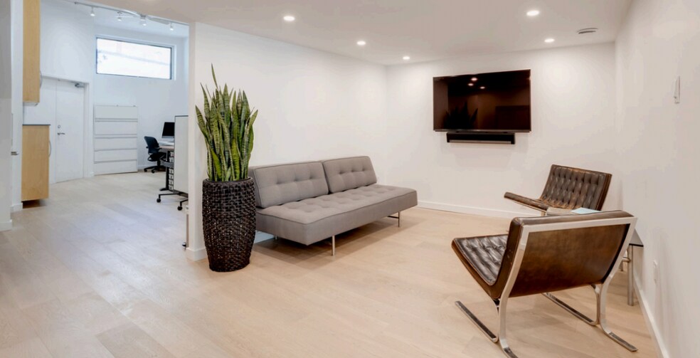 115 Walnut Ave, Toronto, ON à louer - Photo de l’immeuble – Image 3 sur 62