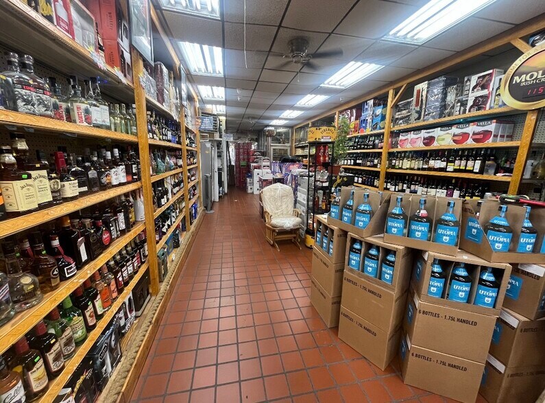 10620 Liberty Ave, Ozone Park, NY à vendre - Photo intérieure – Image 3 sur 8