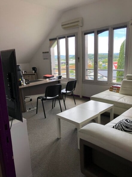 Bureau dans Miserey-Salines à louer - Photo intérieure – Image 2 sur 5