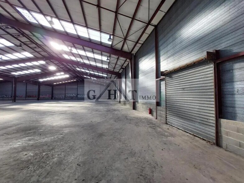 Industriel/Logistique dans Provins à vendre - Photo de l’immeuble – Image 2 sur 8