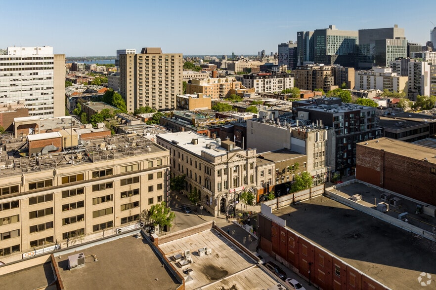 936 Rue Sainte-Catherine E, Montréal, QC à louer - Aérien – Image 2 sur 16